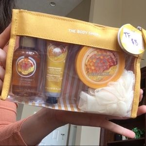 THE BODY SHOP BATH SET!